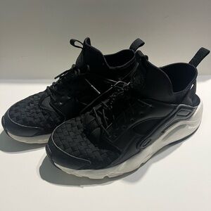 Nike Men's Black Sneakers